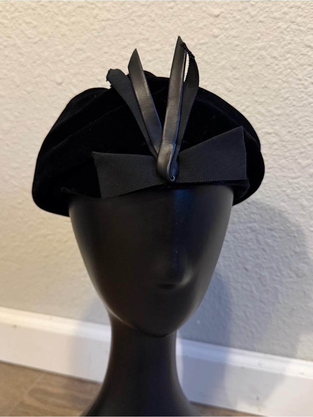 Vintage Black Velvet Women's Beret with front Bow Accent.